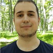 Graduado en Ingeniería de Telecomunicaciones trabajando de Arquitecto de Software, da clases particulares